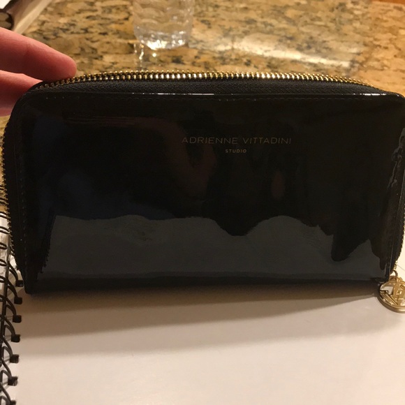 adrienne vittadini zip around wallet 983670